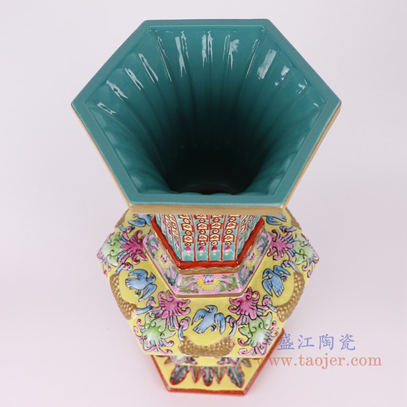 粉彩珐琅彩缠枝莲开窗博古纹六方花菇瓶;产品编号：RYLW31       产品尺寸(单位cm):  高：43.2直径：20.6口径：底径：16.9重量：3.5KG