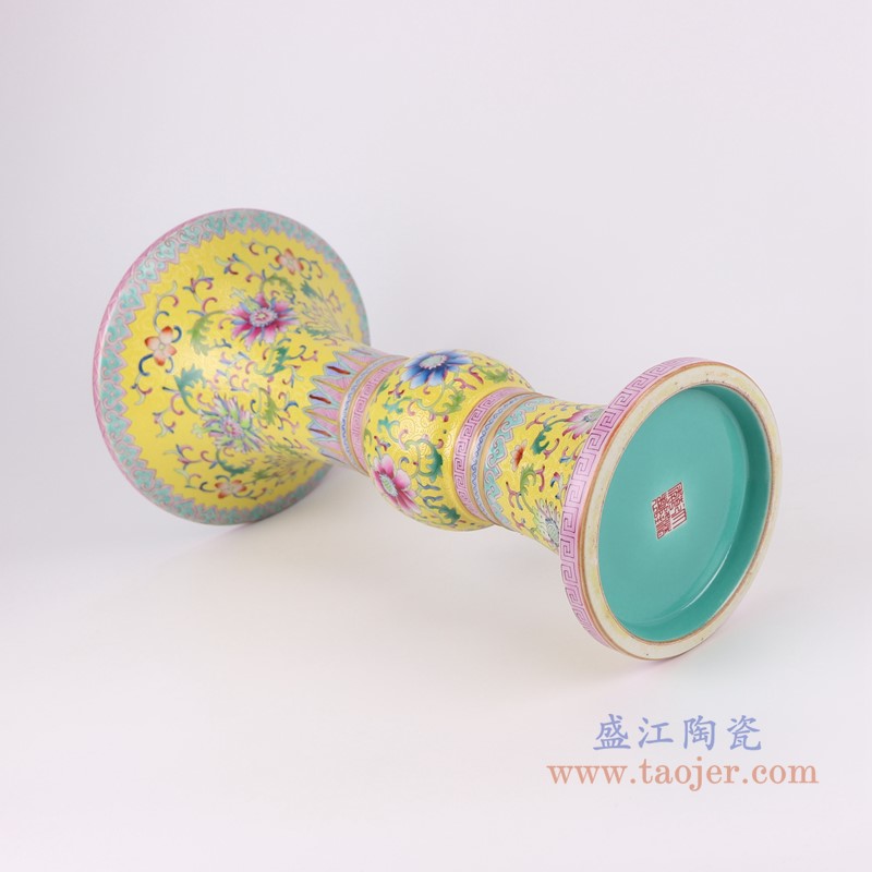 粉彩珐琅彩黄底扒花缠枝莲花菇瓶;产品编号:RYLW36 产品尺寸(单位cm): 高:40.5直径:21.5口径:底径:14.5重量:2.8KG