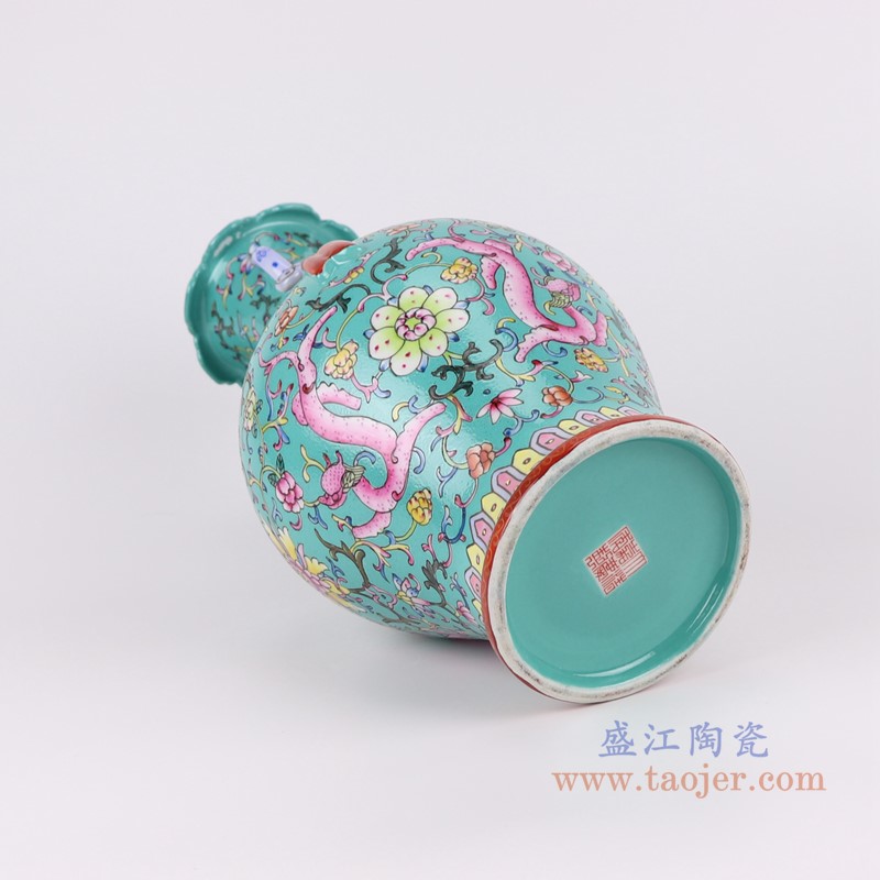 粉彩珐琅彩绿色缠枝莲翻口飘带甁双耳花瓶;产品编号：RYLW37       产品尺寸(单位cm):  高：35.5直径：19.2口径：底径：11.5重量：2.25KG