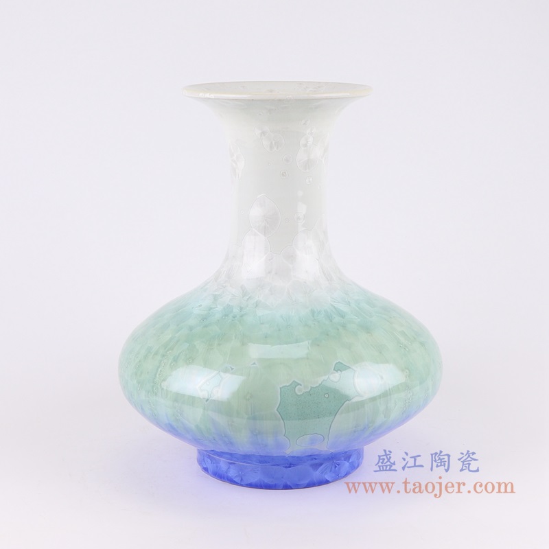 窑变结晶釉蓝白扁肚瓶;产品编号:RYYX11 产品尺寸(单位cm): 高:30.6直径:25.8口径:底径:13.3重量:4.35KG