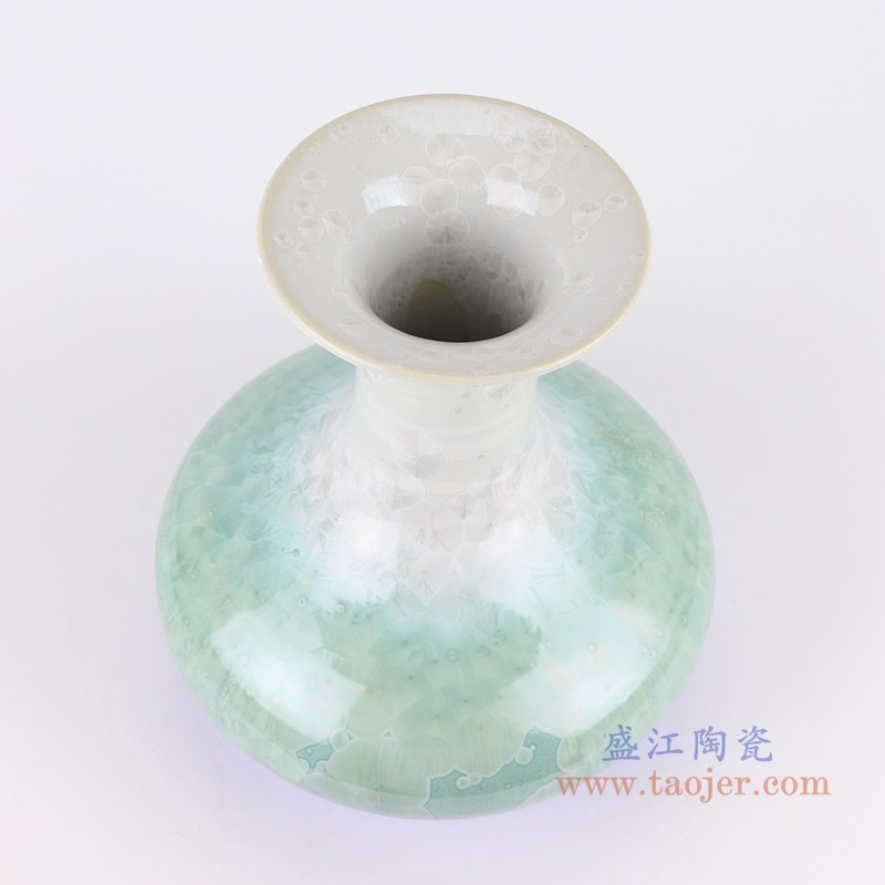 窑变结晶釉蓝白扁肚瓶;产品编号:RYYX11 产品尺寸(单位cm): 高:30.6直径:25.8口径:底径:13.3重量:4.35KG