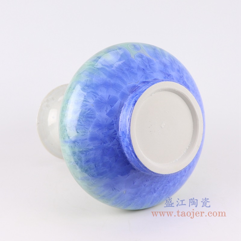 窑变结晶釉蓝白扁肚瓶;产品编号:RYYX11 产品尺寸(单位cm): 高:30.6直径:25.8口径:底径:13.3重量:4.35KG