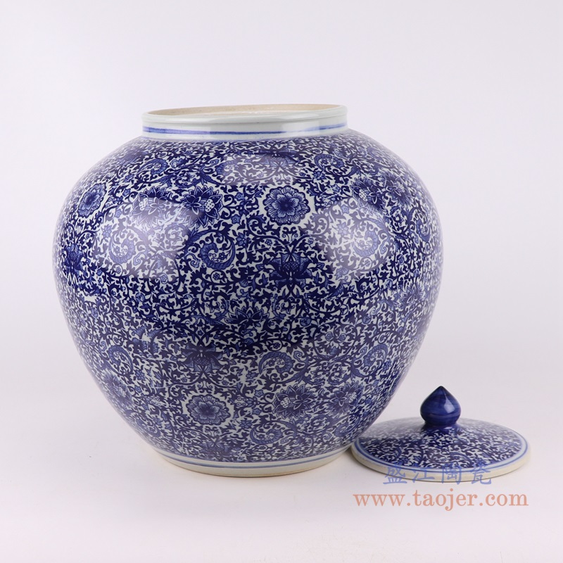 青花缠枝莲30斤西瓜米缸;产品编号:RZAP20 产品尺寸(单位cm): 高:30.6直径:29.1口径:底径:14.7重量:3.95KG