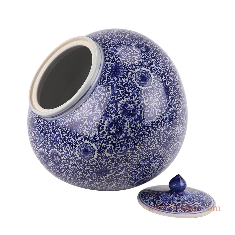 青花缠枝莲30斤西瓜米缸;产品编号:RZAP20 产品尺寸(单位cm): 高:30.6直径:29.1口径:底径:14.7重量:3.95KG