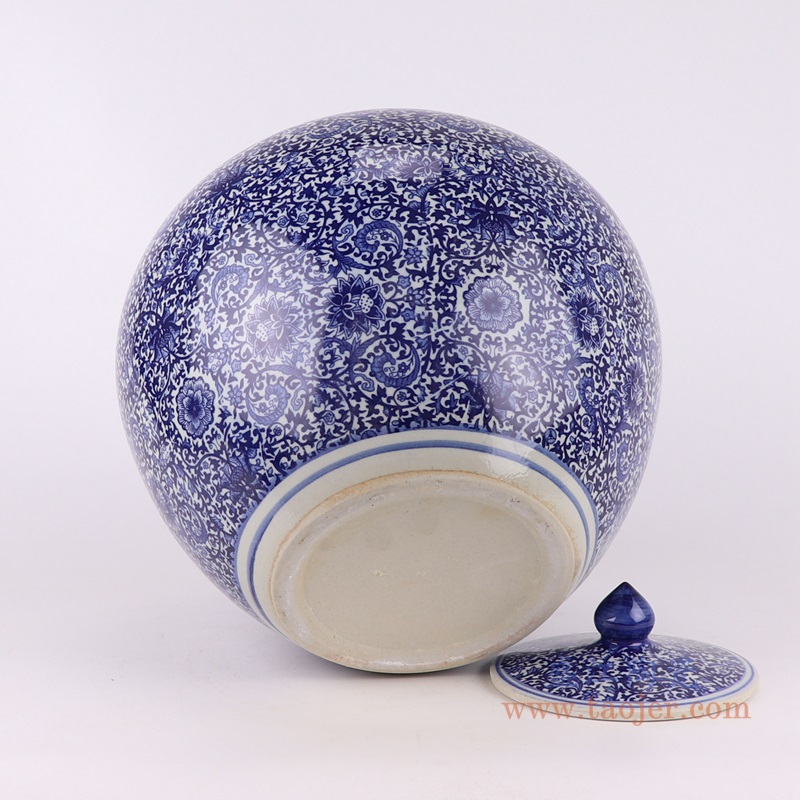 青花缠枝莲30斤西瓜米缸;产品编号:RZAP20 产品尺寸(单位cm): 高:30.6直径:29.1口径:底径:14.7重量:3.95KG