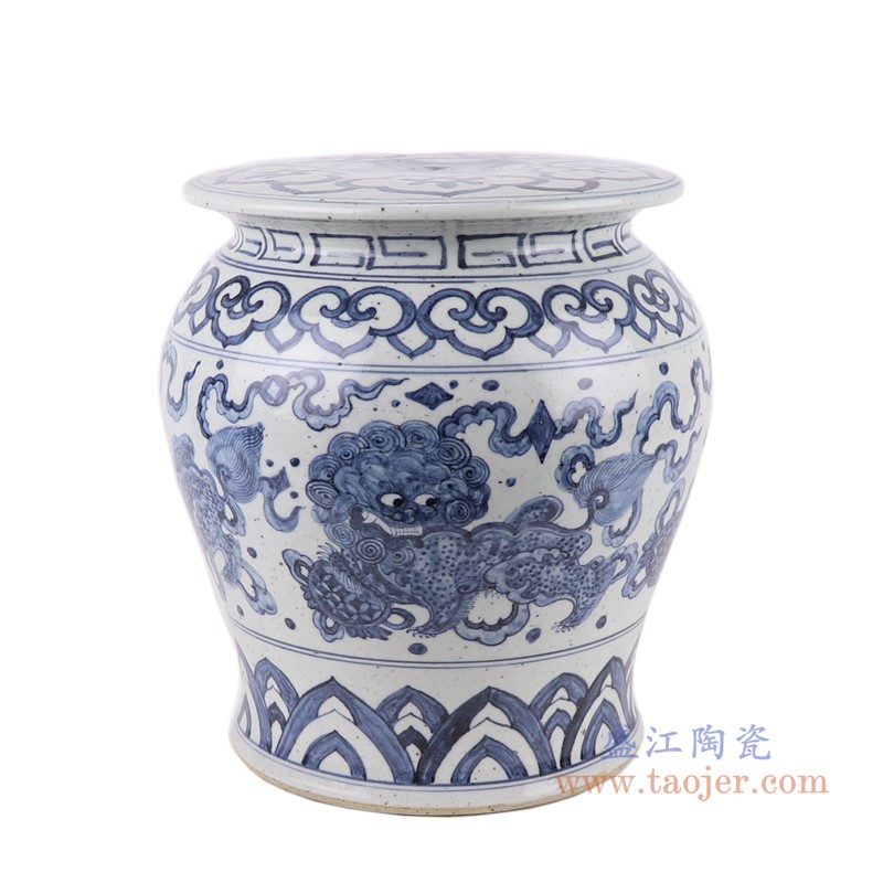 青花狮子戏球小凳子凉墩;产品编号：RZFB36       产品尺寸(单位cm):  高：27.7直径：25.5口径：底径：19.5重量：5.65KG