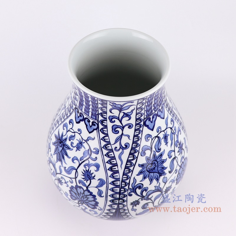 青花开窗花卉福桶瓶;产品编号:RZFQ33 产品尺寸(单位cm): 高:35.5直径:27.3口径:底径:16.5重量:4.8KG
