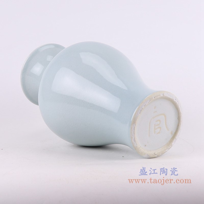影青裂纹釉开片鱼尾瓶;产品编号:RZJX07 产品尺寸(单位cm): 高:31.6直径:17.8口径:底径:10.4重量:2KG