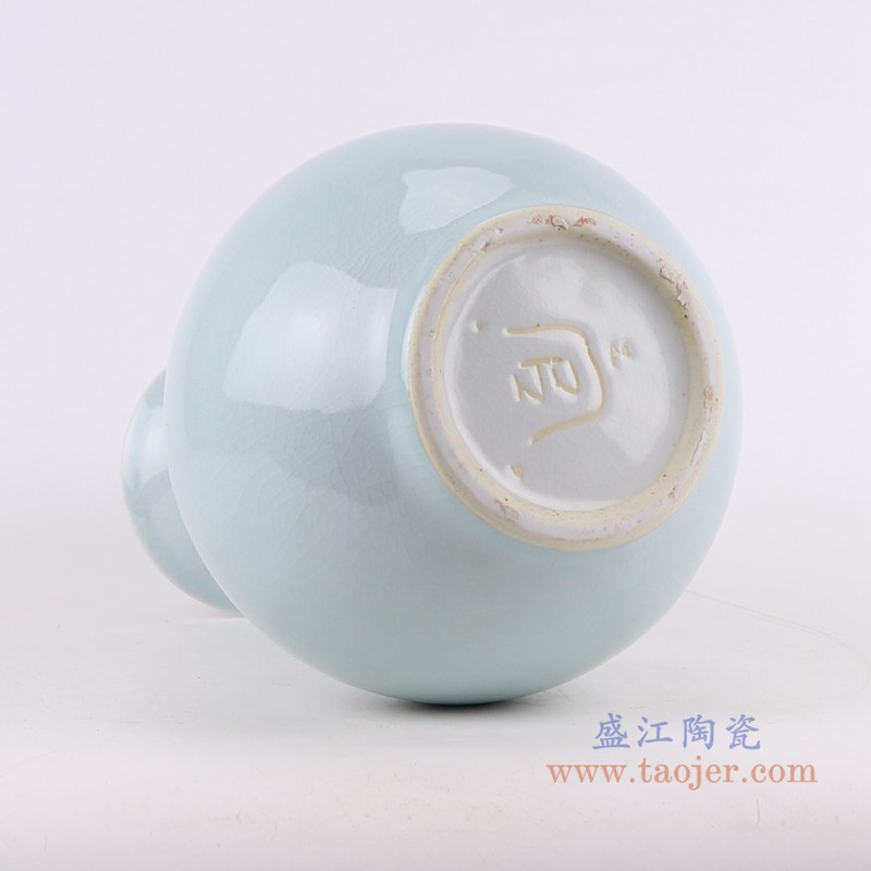 影青裂纹釉开片赏瓶;产品编号:RZJX10 产品尺寸(单位cm): 高:30.6直径:19.6口径:底径:10.9重量:1.8KG