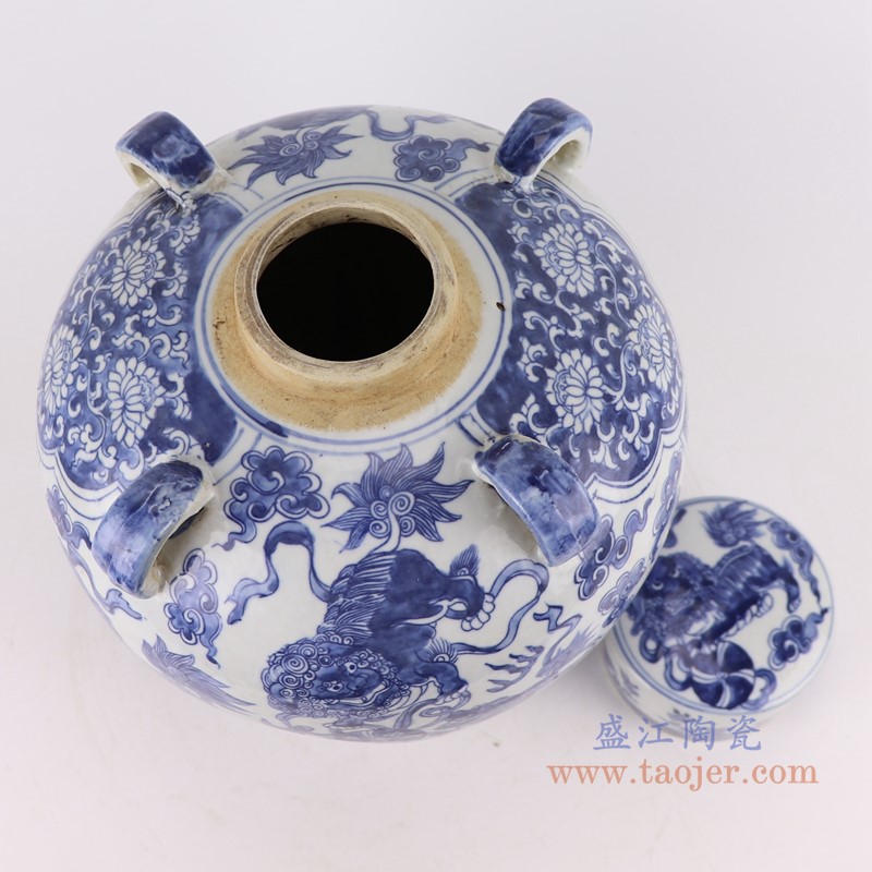 青花狮子戏球纹储物罐盖罐;产品编号:RZKJ16 产品尺寸(单位cm): 高:32.5直径:25.5口径:底径:13.9重量:3.4KG