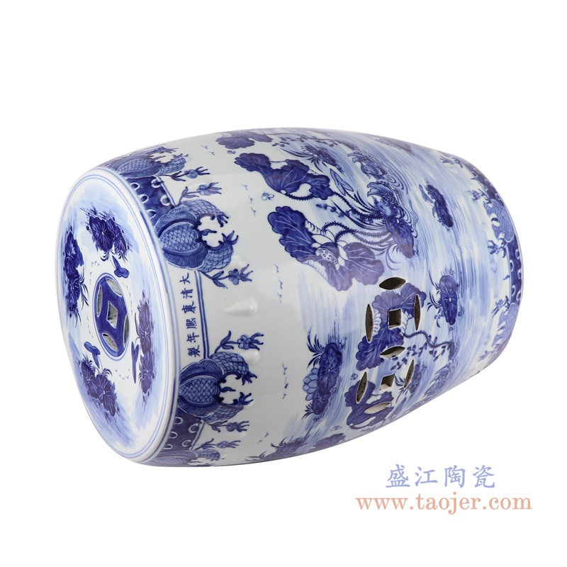 青花荷花鸳鸯戏水铜钱孔凉墩鼓凳子;产品编号:RZKJ18-C 产品尺寸(单位cm): 高:46.3直径:36口径:底径:28重量:11.55KG