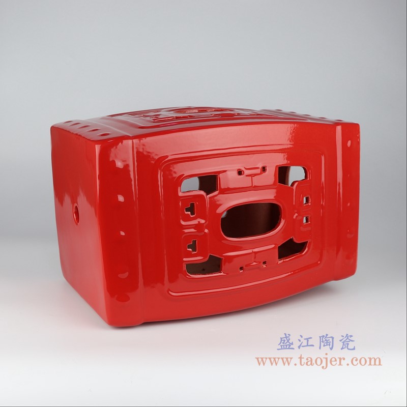 颜色釉红色镂空四方凳子;产品编号：RZKL22-C       产品尺寸(单位cm):  高：43.5直径：30口径：底径：25重量：9.18KG