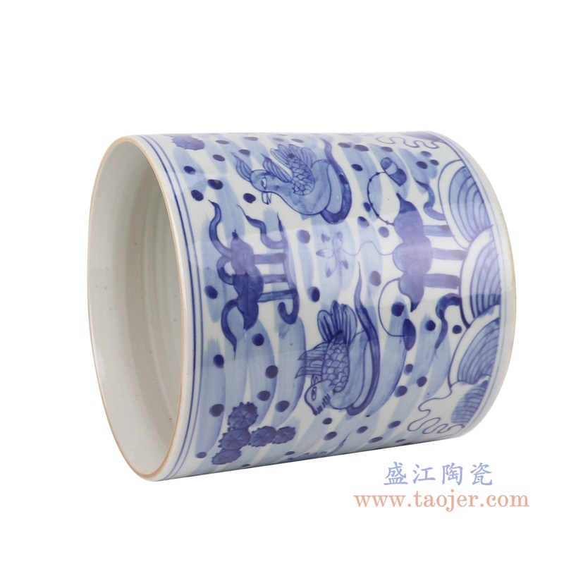 青花鸳鸯戏水笔筒;产品编号:RZKY33-A-L 产品尺寸(单位cm): 高:21.5直径:21口径:底径:20.3重量:3.8KG