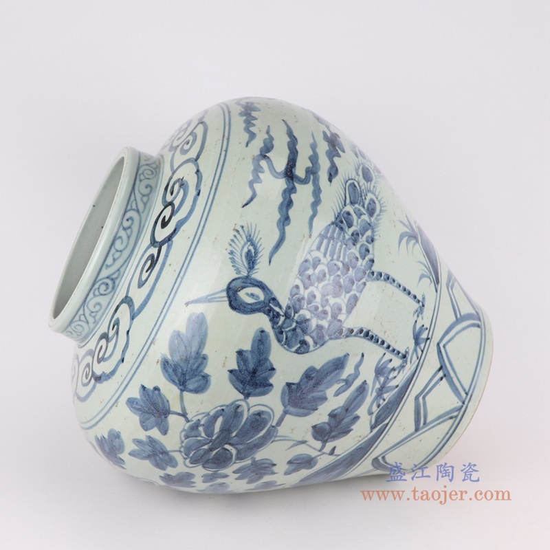 青花花鸟孔雀纹罐子;产品编号:RZSX48 产品尺寸(单位cm): 高:36.5直径:35.5口径:底径:17.3重量:7.7KG