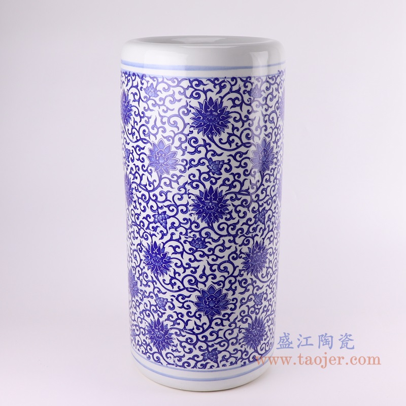 青花缠枝莲笔筒;产品编号:RZUA01-B 产品尺寸(单位cm): 高:48.5直径:23口径:底径:21重量:6KG