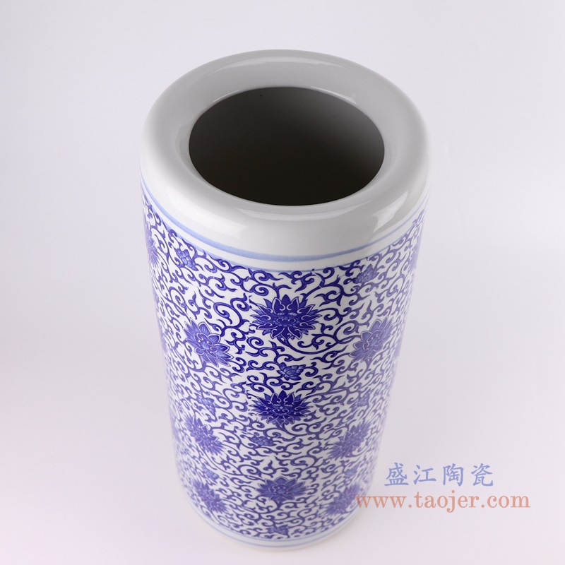 青花缠枝莲笔筒;产品编号:RZUA01-B 产品尺寸(单位cm): 高:48.5直径:23口径:底径:21重量:6KG