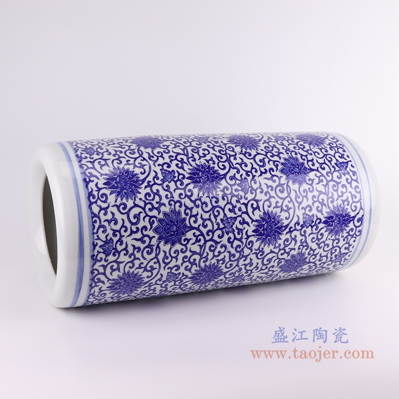 青花缠枝莲笔筒;产品编号:RZUA01-B 产品尺寸(单位cm): 高:48.5直径:23口径:底径:21重量:6KG