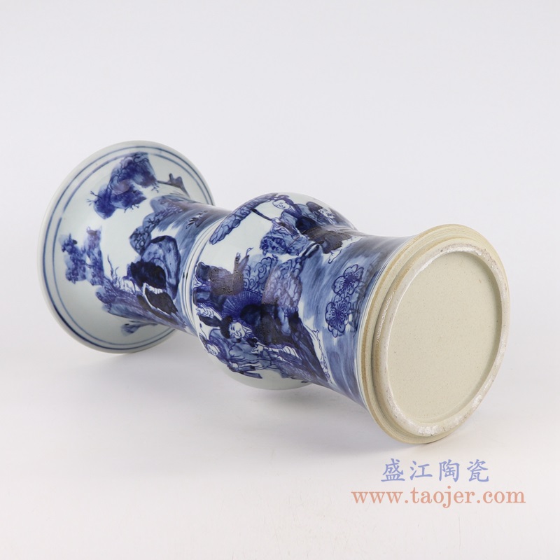 青花瓷（blue and white porcelain），又称白地青花瓷，常简称青花，是中国瓷器的主流品种之一，属釉下彩瓷。青花瓷是用含氧化钴的钴矿为原料，在陶瓷坯体上描绘纹饰，再罩上一层透明釉，经1300℃左右高温还原焰烧制而成。钴料烧成后呈蓝色，具有着色力强、发色鲜艳、烧成率高、呈色稳定的特点。汉族劳动人民制作瓷器的历史悠久，品种繁多。原始青花瓷于唐宋已见端倪，成熟的青花瓷则出现在元代景德镇的湖田窑。明代青花成为瓷器的主流。清康熙时发展到了顶峰。景德镇青花瓷以其烧造精致而独占熬头，造型优美，色彩绚丽，装饰精美，是景德镇四大传统名瓷之一，它无铅无毒，耐酸耐磨，面色经久不退，素有“永不凋谢的青花”之称。        本品坯胎全手工拉坯制作，釉面和青花料采用高档仿清颜料。瓶身山水风景图团花簇拥，构图优美，瓶颈花卉、圈足纹图和瓶身山水风景图交相辉映，相得益彰，层次清晰，瓷质温和细腻，釉色古朴清丽，晶莹丰润，清新养目，极具古意，具有较高的艺术欣赏和实用价值。