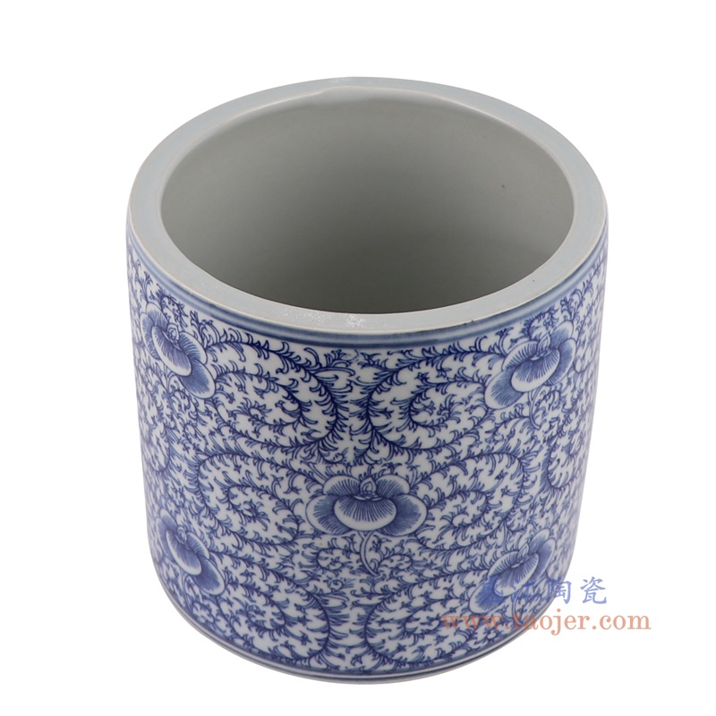 青花缠枝串花笔筒，产品编号：RZSI28-A       产品尺寸(单位cm):  高18.5直径18.5口径底径重量2.05KG