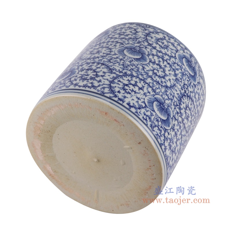青花缠枝串花笔筒，产品编号：RZSI28-A       产品尺寸(单位cm):  高18.5直径18.5口径底径重量2.05KG