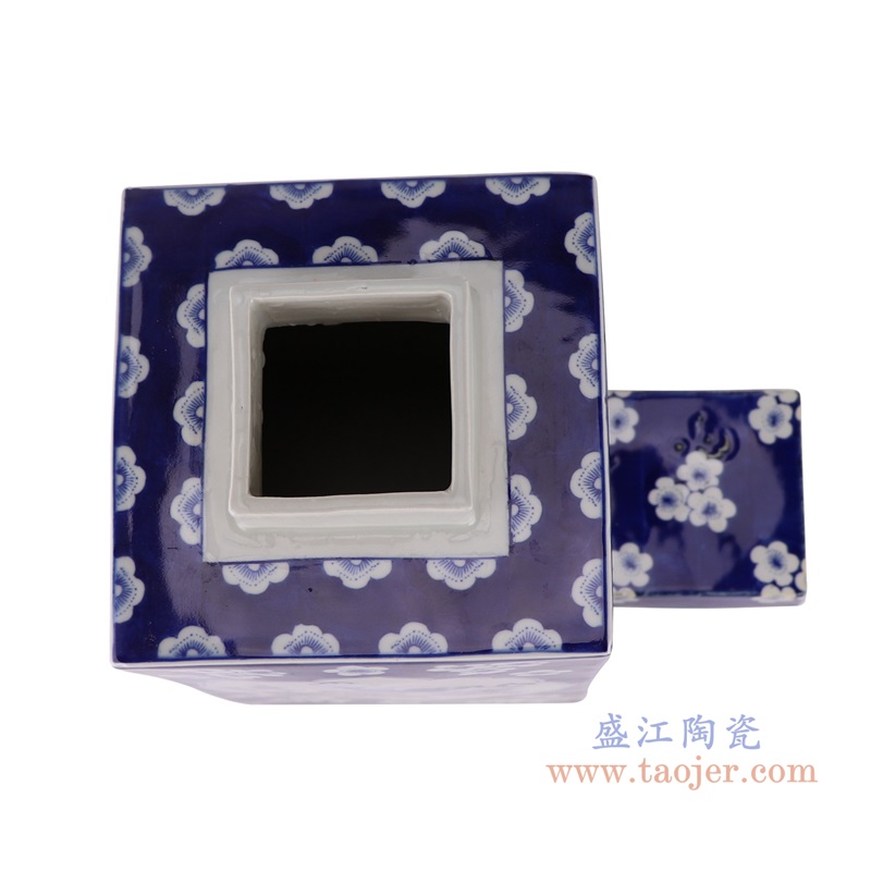 青花冰梅开窗博古纹四方茶叶罐,产品编号:RZUL02-A 产品尺寸(单位cm): 高30直径17.7口径底径重量3.5KG