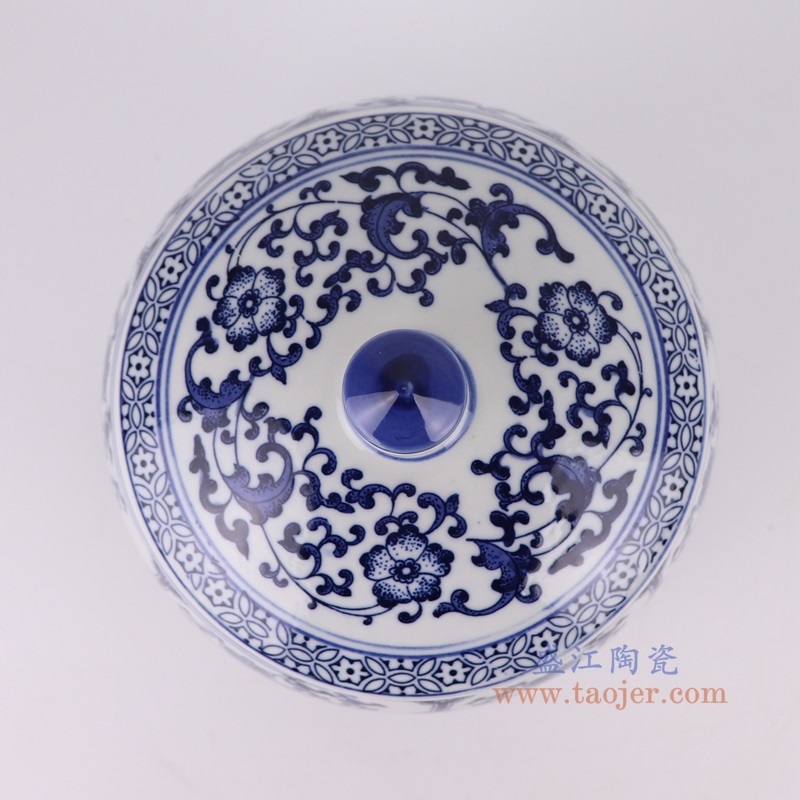青花缠枝莲茶叶罐,产品编号:RZBG11-B 产品尺寸(单位cm): 高20直径17口径底径10.2重量1.2KG