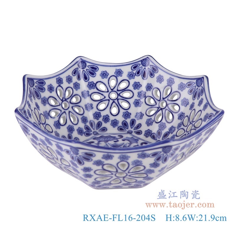 青花镂空八角果盘,产品编号:RXAE-FL16-204S 产品尺寸(单位cm): 高8.6直径21.9口径底径12重量0.8KG