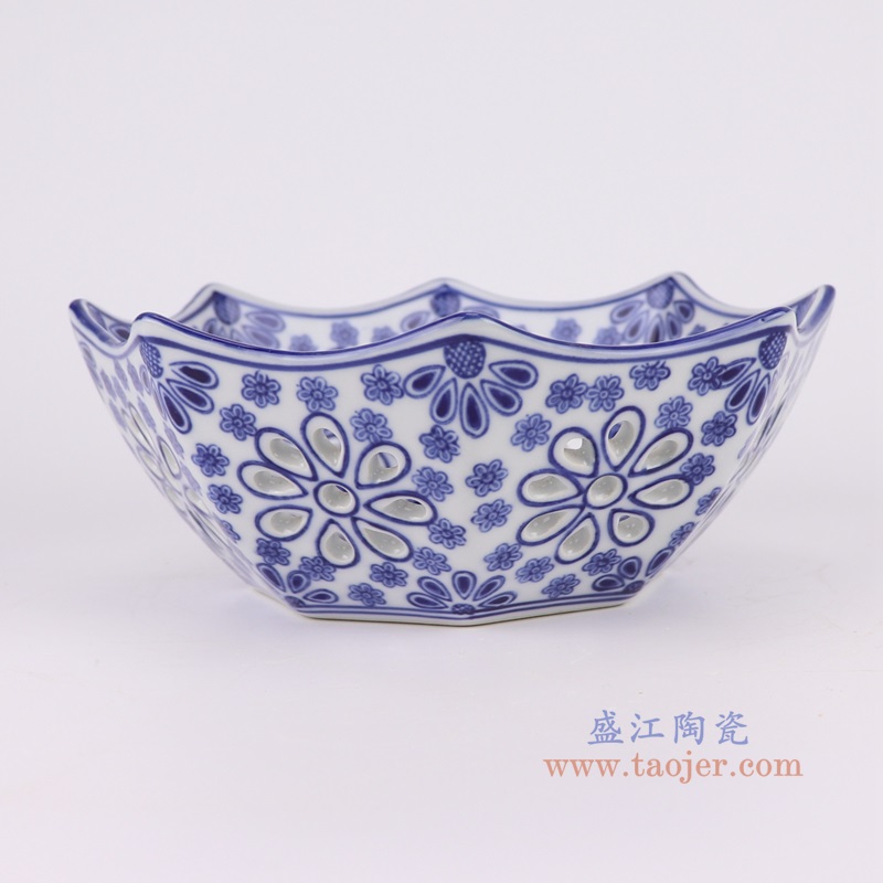 青花镂空八角果盘,产品编号:RXAE-FL16-204S 产品尺寸(单位cm): 高8.6直径21.9口径底径12重量0.8KG