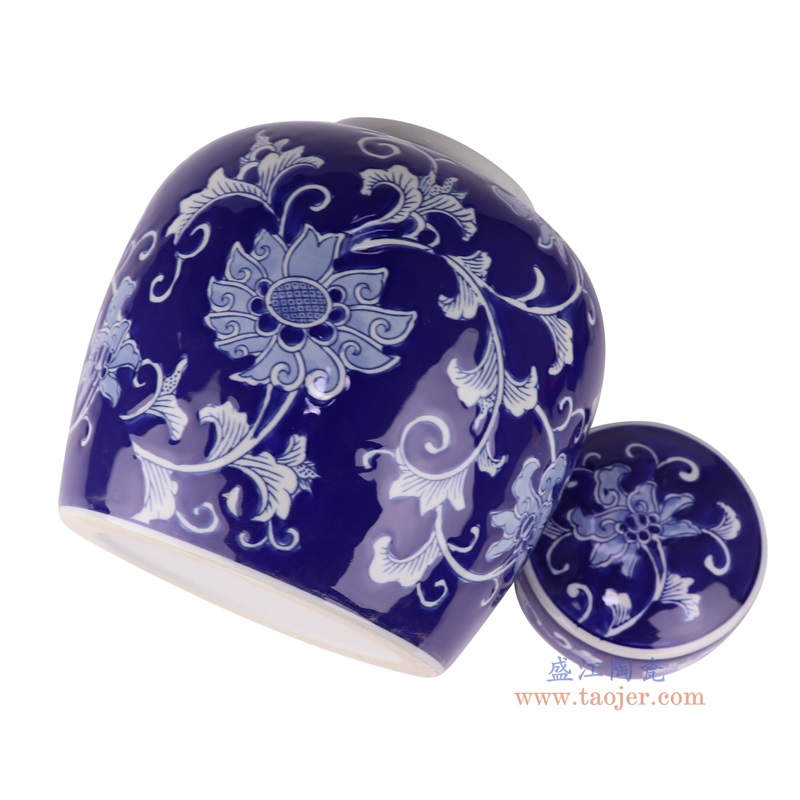 青花蓝底缠枝莲平顶罐,产品编号:RXAE-FL16-495 产品尺寸(单位cm): 高24直径20.2口径底径16.7重量2.02KG