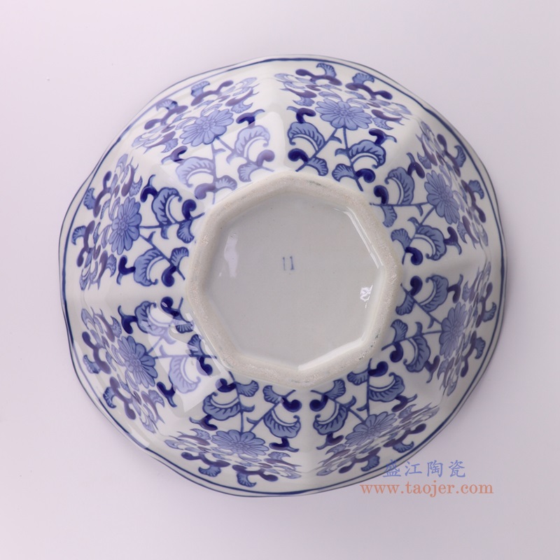 青花缠枝莲荷口碗,产品编号:RXAE-FL19-242 产品尺寸(单位cm): 高9.7直径27口径底径10.7重量1.4KG