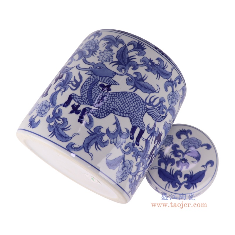 青花鹿纹大口直筒罐,产品编号:RXAE-FL19-473 产品尺寸(单位cm): 高26.5直径20.6口径底径重量2.52KG