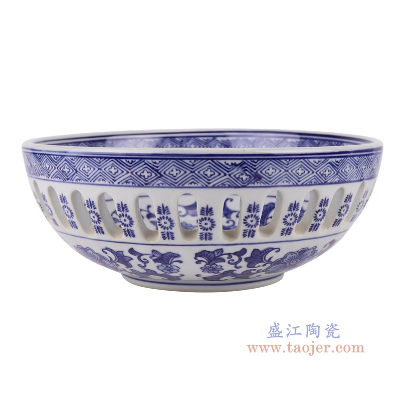 青花缠枝莲镂空果盘果盆,产品编号:RXAE-FL21-ND253 产品尺寸(单位cm): 高10.9直径26口径底径12.3重量2KG