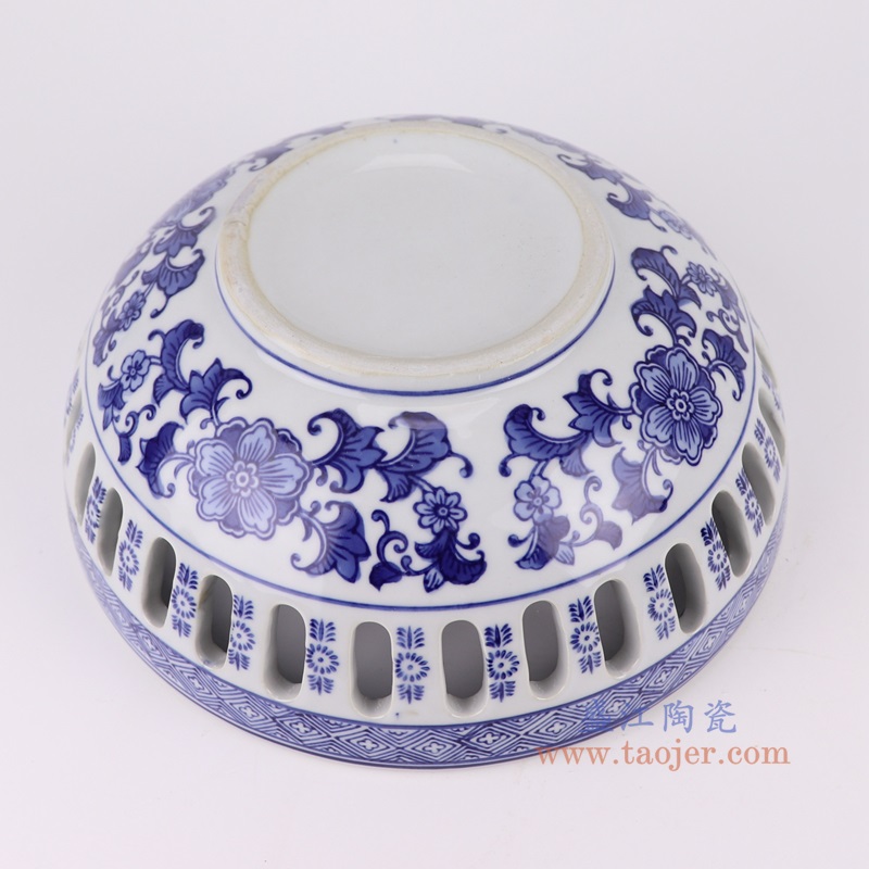 青花缠枝莲镂空果盘果盆,产品编号:RXAE-FL21-ND253 产品尺寸(单位cm): 高10.9直径26口径底径12.3重量2KG
