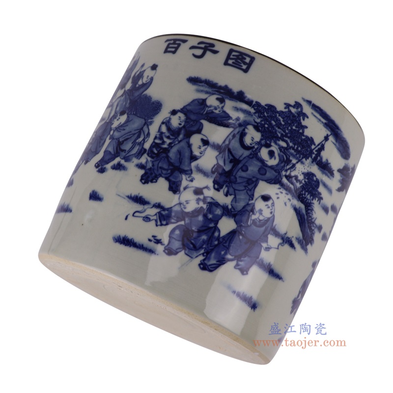 青花人物婴戏图笔筒,产品编号:RXAF01-A 产品尺寸(单位cm): 高18.4直径19口径底径重量2.2KG