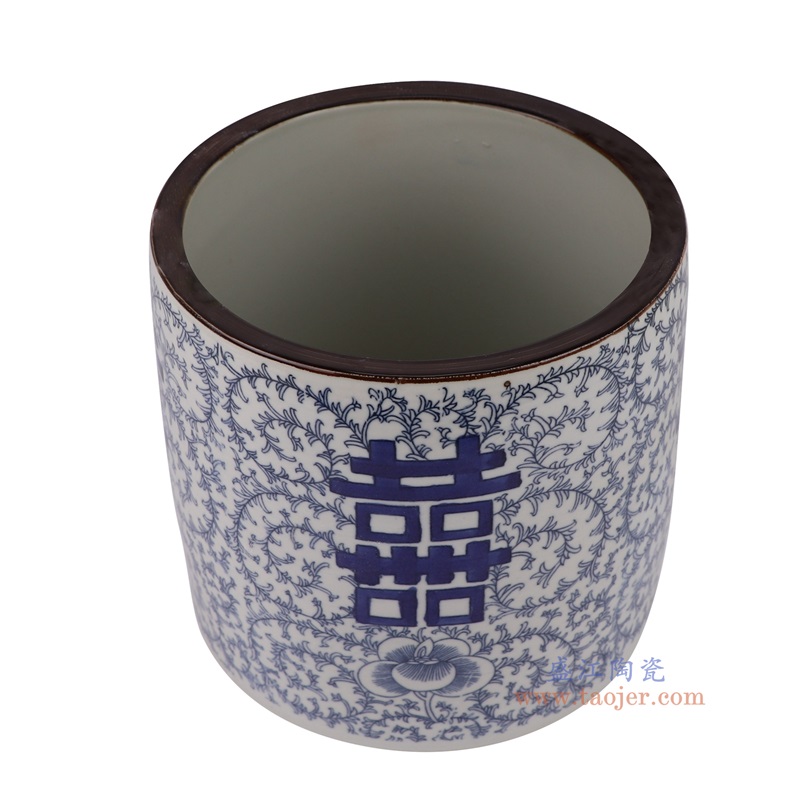 青花缠枝喜字纹笔筒,产品编号:RXAF01-B 产品尺寸(单位cm): 高18.4直径19口径底径重量2.2KG