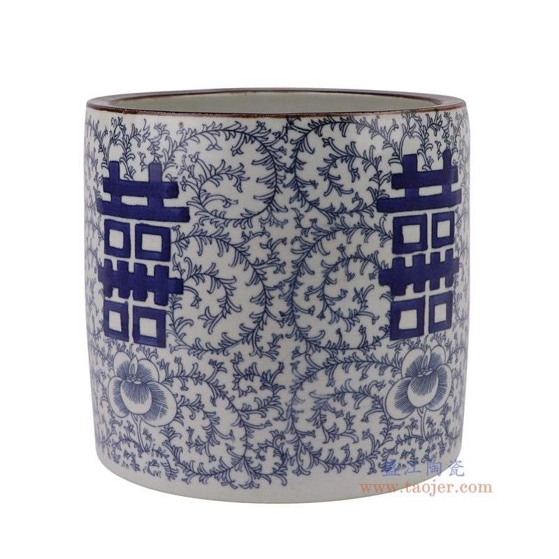 青花缠枝喜字纹笔筒,产品编号:RXAF01-B 产品尺寸(单位cm): 高18.4直径19口径底径重量2.2KG