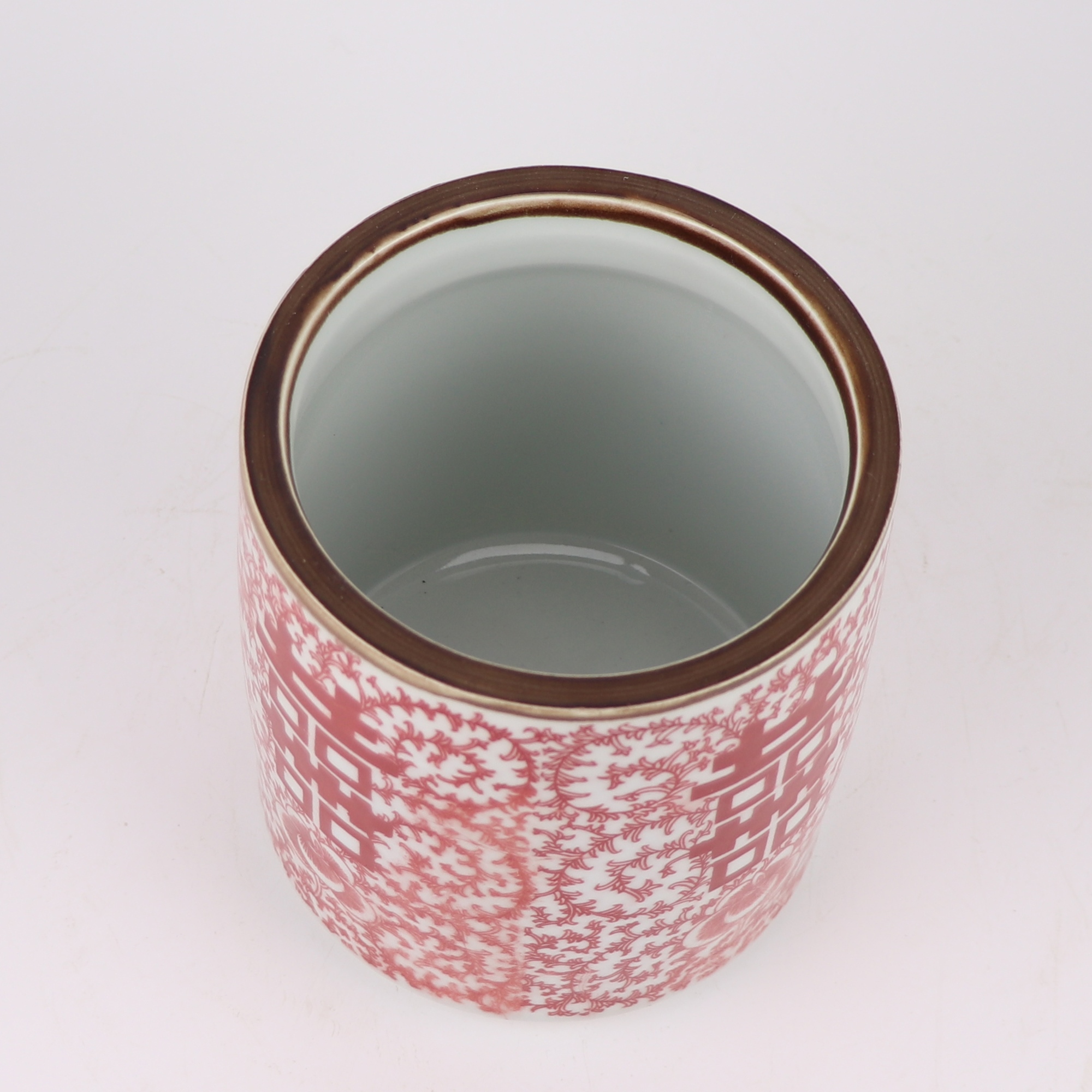 釉里红喜字纹小笔筒;产品编号:RXAF03-B 产品尺寸(单位cm): 高:13.5直径:12口径:底径:11重量:0.8KG