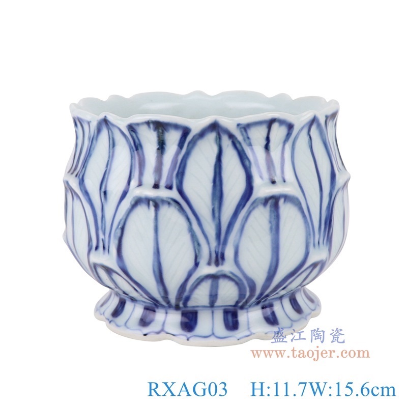 青花雕刻莲花钵,产品编号:RXAG03 产品尺寸(单位cm): 高11.7直径15.6口径底径12.5重量1KG