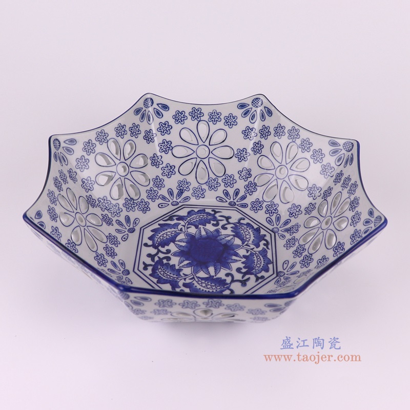 青花花卉镂空八角十二寸果盘,产品编号:RYPU77 产品尺寸(单位cm): 高9.2直径31口径底径重量0.8KG