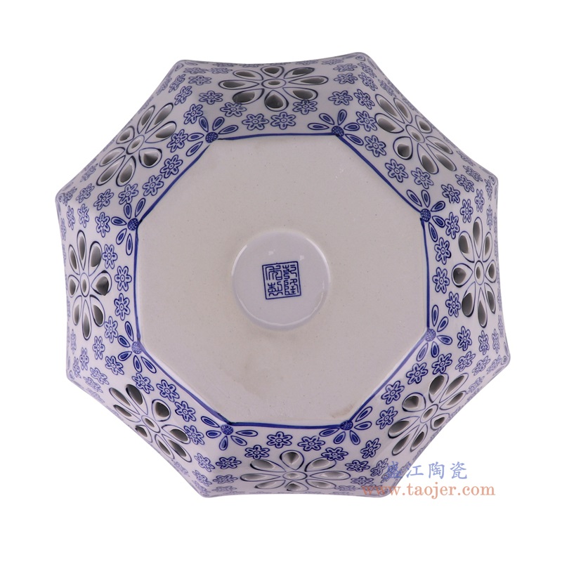 青花花卉镂空八角十二寸果盘,产品编号:RYPU77 产品尺寸(单位cm): 高9.2直径31口径底径重量0.8KG