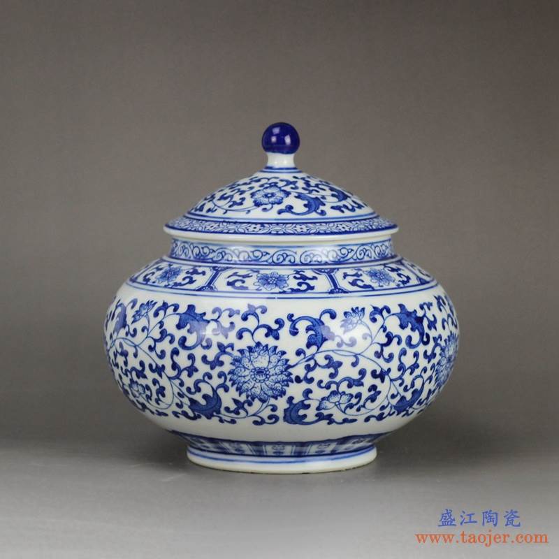 青花缠枝莲将军坛茶叶罐,产品编号:RZBG03-B 产品尺寸(单位cm): 高19直径16.5口径底径9.8重量1.25KG