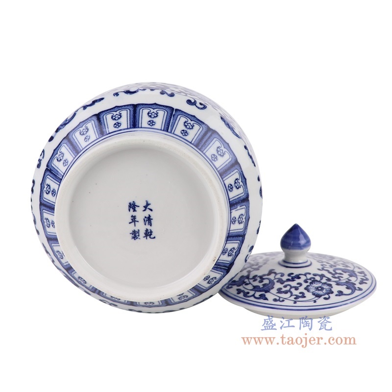 青花缠枝莲茶叶罐,产品编号:RZBG14 产品尺寸(单位cm): 高18.5直径16.2口径底径10.9重量1.25KG