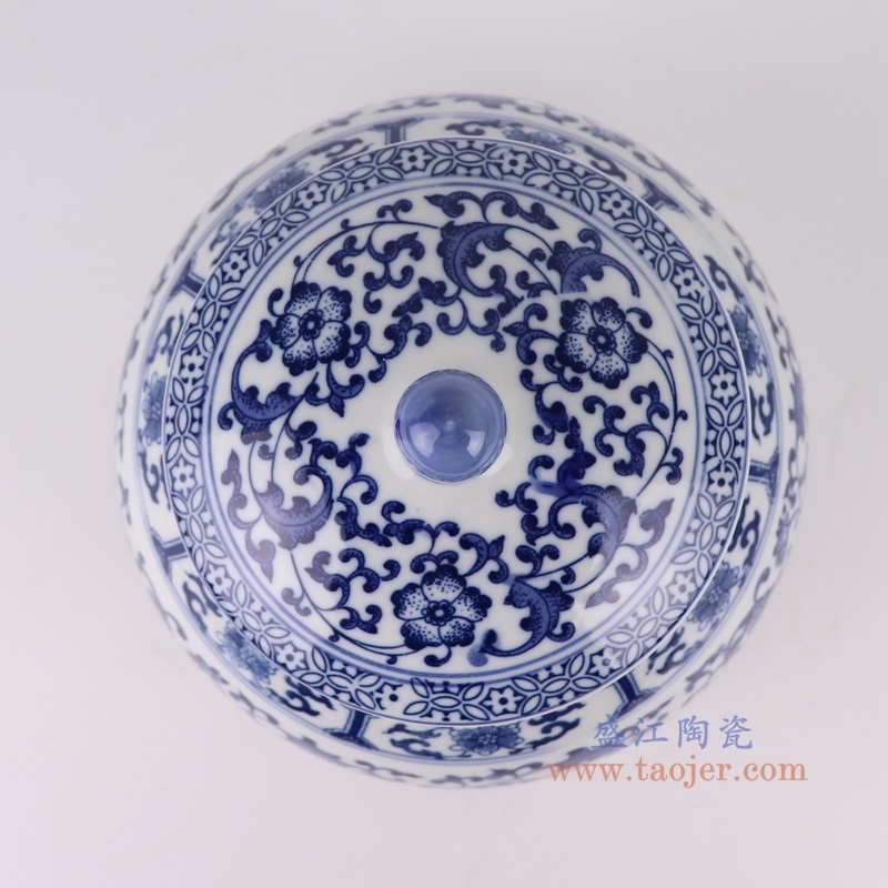 青花缠枝莲茶叶罐,产品编号:RZBG16 产品尺寸(单位cm): 高20.5直径18.6口径底径10.6重量1.45KG