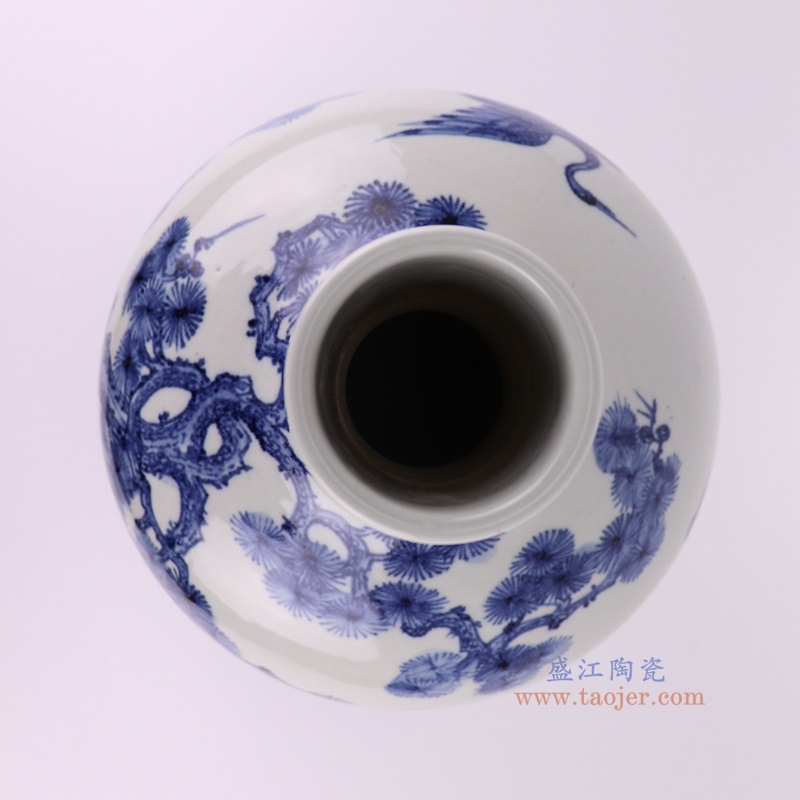 青瓜松鹤纹天球瓶,产品编号:RZFH36 产品尺寸(单位cm): 高36.4直径24.2口径底径10.4重量3.5KG