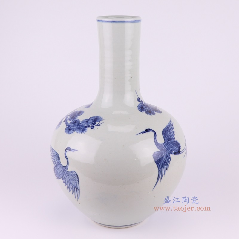 青瓜松鹤纹天球瓶,产品编号:RZFH36 产品尺寸(单位cm): 高36.4直径24.2口径底径10.4重量3.5KG