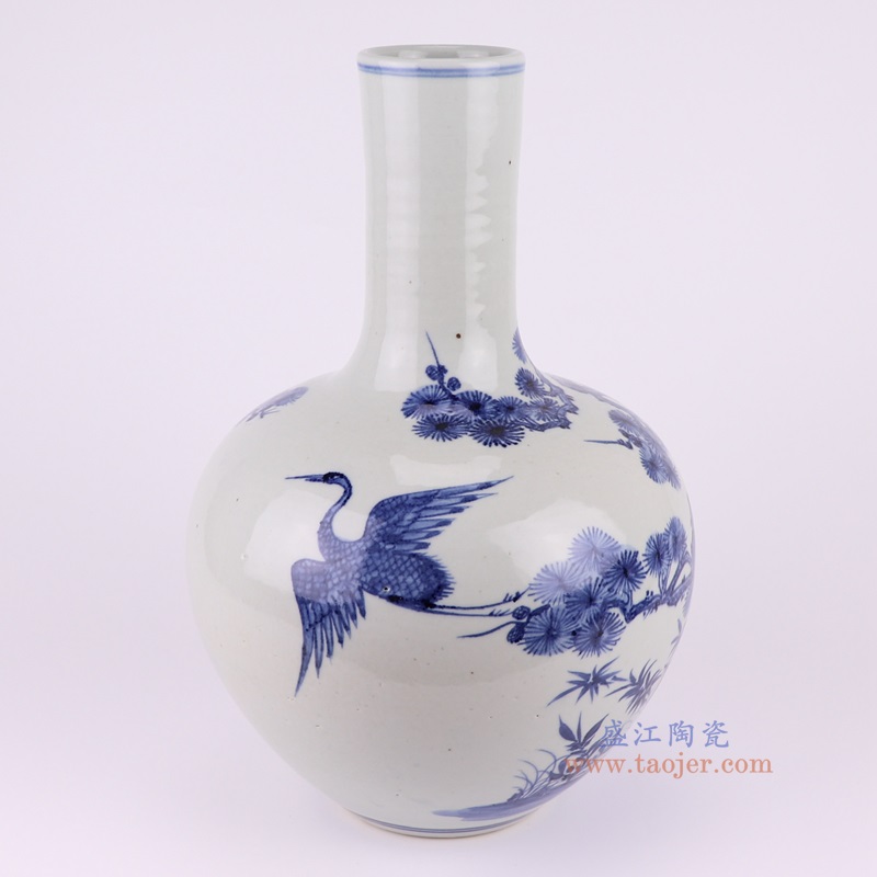 青瓜松鹤纹天球瓶,产品编号:RZFH36 产品尺寸(单位cm): 高36.4直径24.2口径底径10.4重量3.5KG