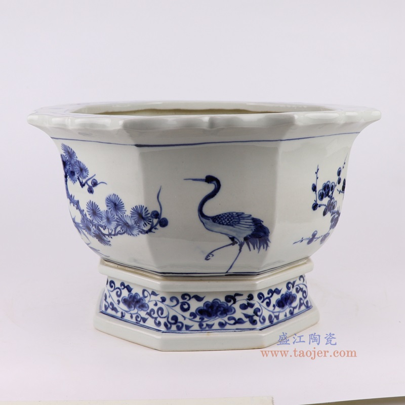 青花仙鹤松竹梅纹八边花口花盆,产品编号:RZFH39-A 产品尺寸(单位cm): 高23直径37口径底径25.5重量6KG