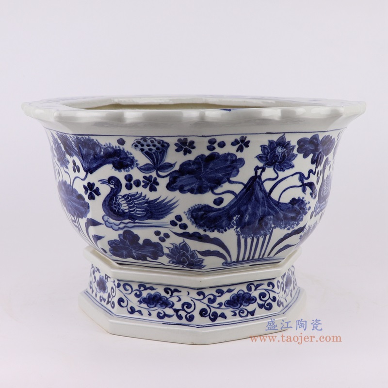 青花荷花鸳鸯戏水纹八边花口花盆,产品编号:RZFH39-B 产品尺寸(单位cm): 高23直径37口径底径25.5重量6KG