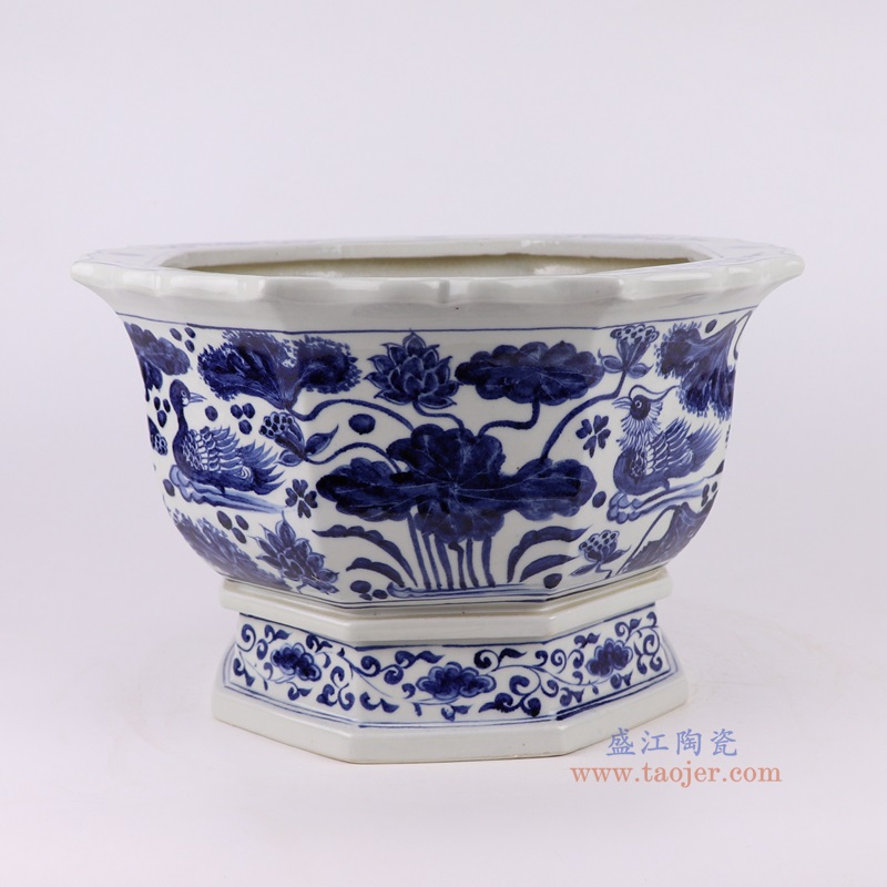青花荷花鸳鸯戏水纹八边花口花盆,产品编号:RZFH39-B 产品尺寸(单位cm): 高23直径37口径底径25.5重量6KG