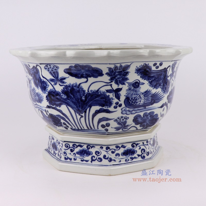 青花荷花鸳鸯戏水纹八边花口花盆,产品编号:RZFH39-B 产品尺寸(单位cm): 高23直径37口径底径25.5重量6KG